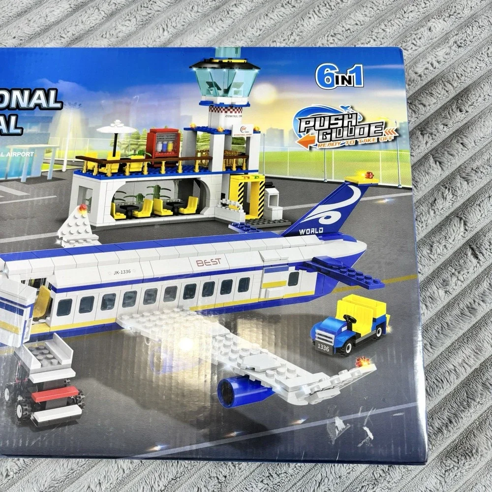 WinGift Passenger‎ Airplane 1016Pcs International Airport 6in1 factory sealed